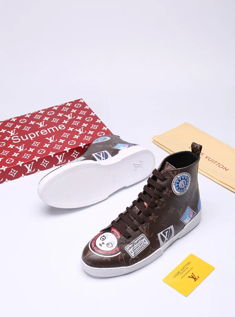 Factory price: 400💰 [LV] Animal series limited edition high-top sports shoes for men, L classic print, new autumn and winter style, original replica, 1:1 Counter quality, the fabric is Italian 🇮🇹 imported cowhide ➕🇮🇹 pure sheepskin lining ➕ original outsole, 🔍🔍 high quality, you can go in and out of the counter at will, welcome to compare, the outsole line will never be unglued, all sellers are welcome to sell in the picture above, can be shipped in one piece, code number: 38-44 (45 codes can be customized)